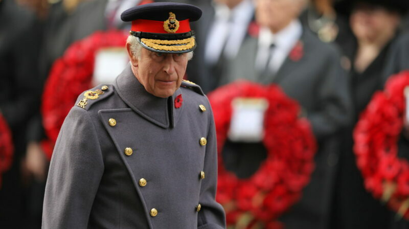 El rey Carlos III, durante el Día del Recuerdo en Inglaterra, conmemorado el 13 de noviembre. Foto: EFE.