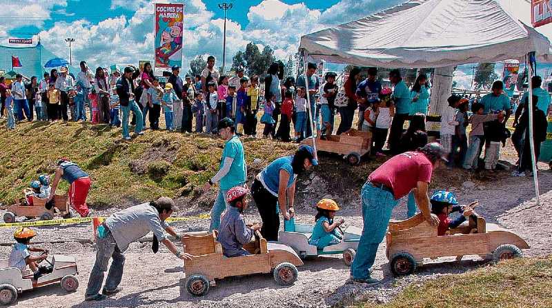 Con un agenda cargada de actividades por las fiestas de Quito vuelven las carreras de coches de madera. Foto: Facebook Turismo