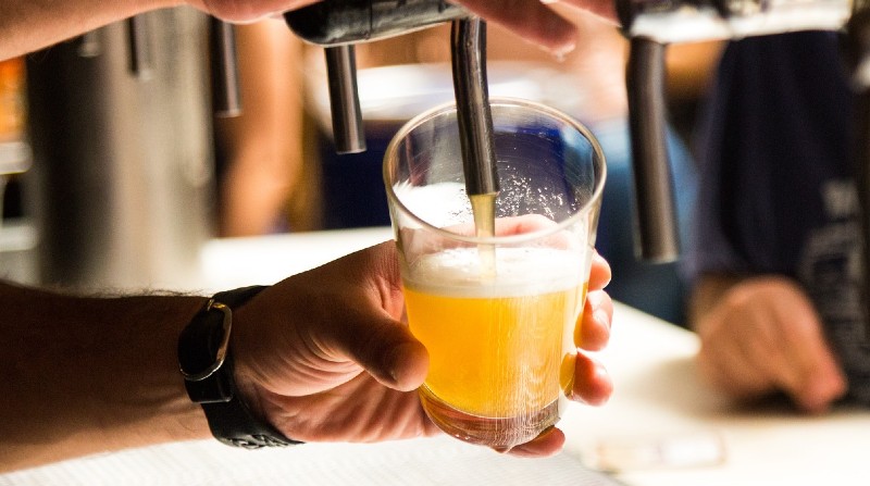 Imagen referencial. Una compañía de cerveza anunció cuál sería el destino final de las bebidas alcoholicas que no se vendieron en recintos deportivos del Mundial de 2022. Foto: Pixabay