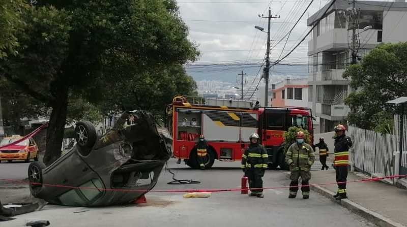 Dos vehículos colisionaron en el sector Iñaquito. Foto: Cortesía CBQ
