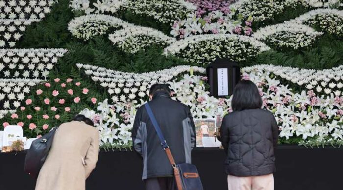 Corea del Sur está de luto nacional por la muerte en la estampida humana del sábado. Foto: EFE