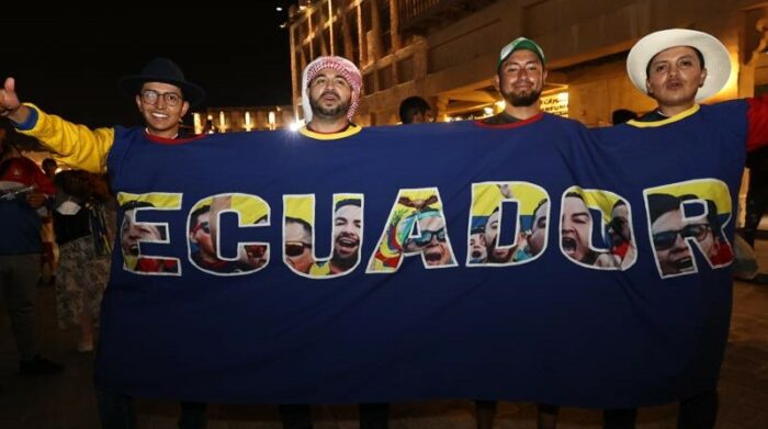 La hinchada de Ecuador realizó un nuevo banderazo faltando un día para el partido de Ecuador contra Senegal. Foto: Diego Pallero / EL COMERCIO