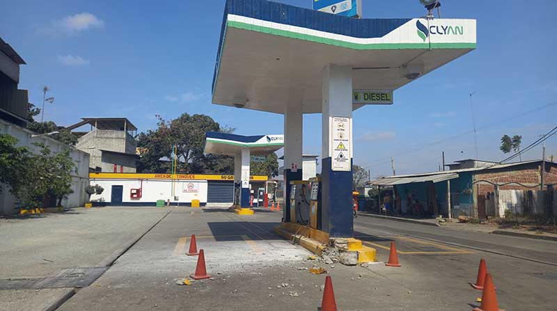 Una gasolinera en la cooperativa Elsa Bucaram, de Durán, fue blanco de un atentado la tarde de ayer. Foto: Cortesía