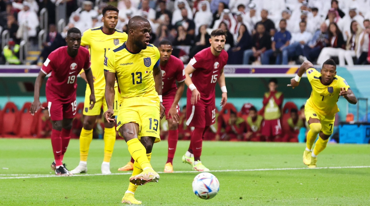A los dos minutos de empezar el juego contra Qatar en el estadio Al Bayt, Ecuador se adelantó en el marcador, con anotación de Énner Valencia. Foto: Twitter / @LaTri