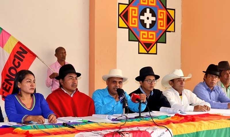 Dirigentes indígenas exigen al Gobierno que cumpla con el acuerdo de la condonación de deudas. Foto: Conaie