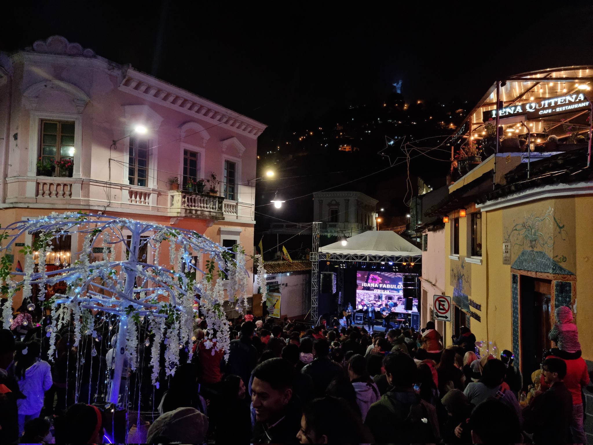 La Ronda ofrece presentaciones de artistas durante la tarde noche. Foto: Quito Turismo