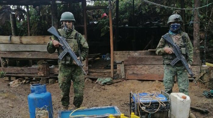 Militares de la Brigada 31 Andes recopilaron las evidencias halladas en la zona minera. Foto cortesía.