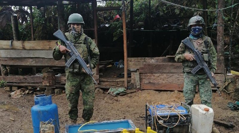 Militares de la Brigada 31 Andes recopilaron las evidencias halladas en la zona minera. Foto cortesía.