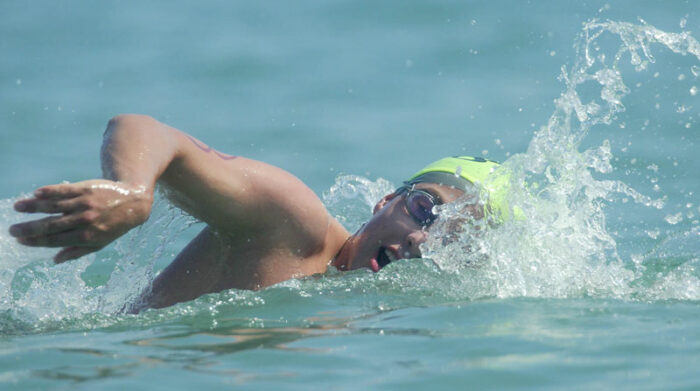 Imagen de un nadador en una prueba de aguas abiertas. El SeaYou será en Salinas el 12 de noviembre del 2022. Foto: archivo / EL COMERCIO