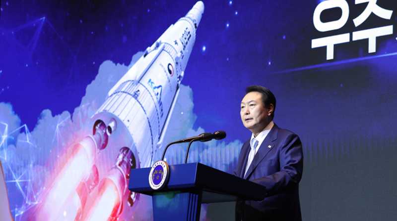 El presidente del país, Yoon Suk-yeol, anunció sobre el plan nacional a largo plazo de exploración espacial. Foto: EFE