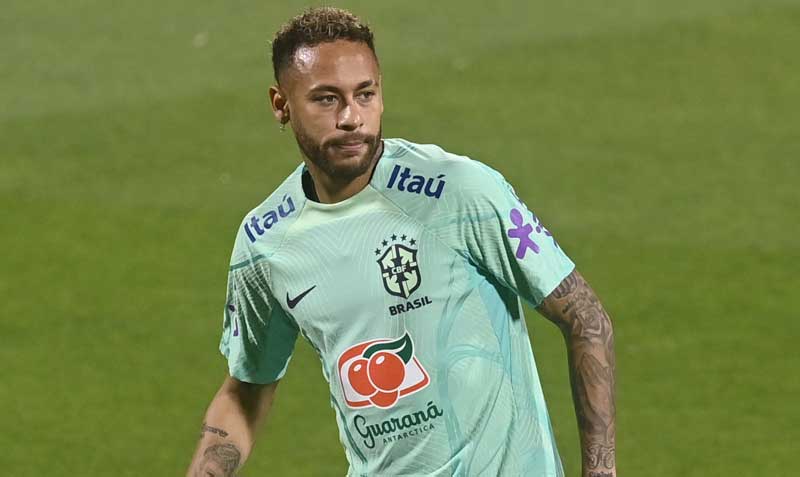 Un diario alemán acusó a Neymar de arrogante por haberle colocado una sexta estrella al escudo de la selección brasileña pese a que el Mundial recién empezó. Foto: EFE