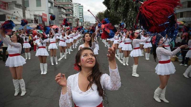 Imagen referencial. Miles de estudiantes participarán de los desfiles por Fiestas de Quito. Foto: Facebook Bandas De Paz Quito