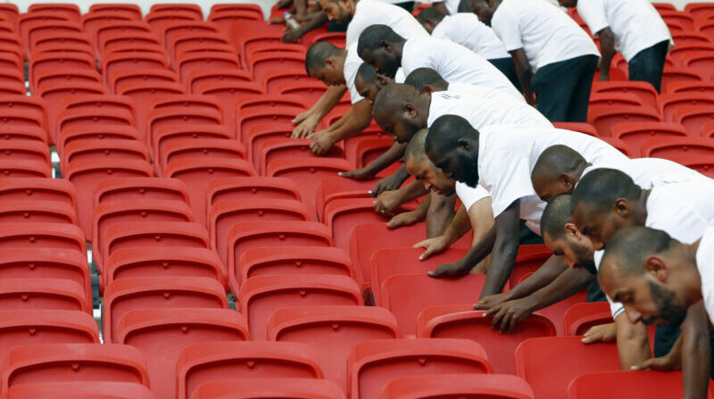 Miles de trabajadores murieron por las condiciones laborales de la construcción de estadios en Qatar. Foto: EFE.