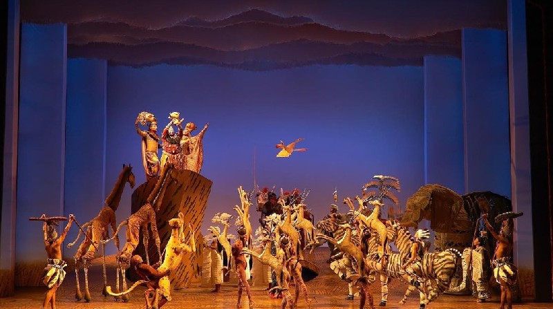 El musical de 'El Rey León' en Broadway tendrá una gira por tres continentes por su aniversario. Foto: Twitter @elreyleonmusical