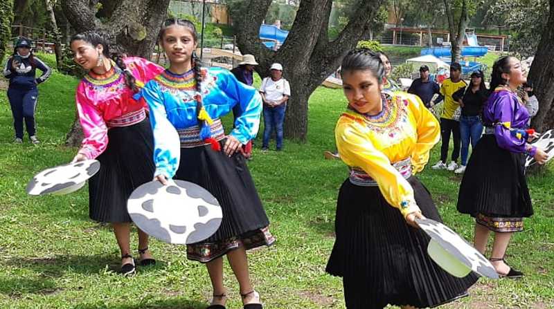 Grupos artísticos se preparan para los eventos en El Valle, por las fiestas de Quito. Foto: Facebook Administración Zonal Los Chillos