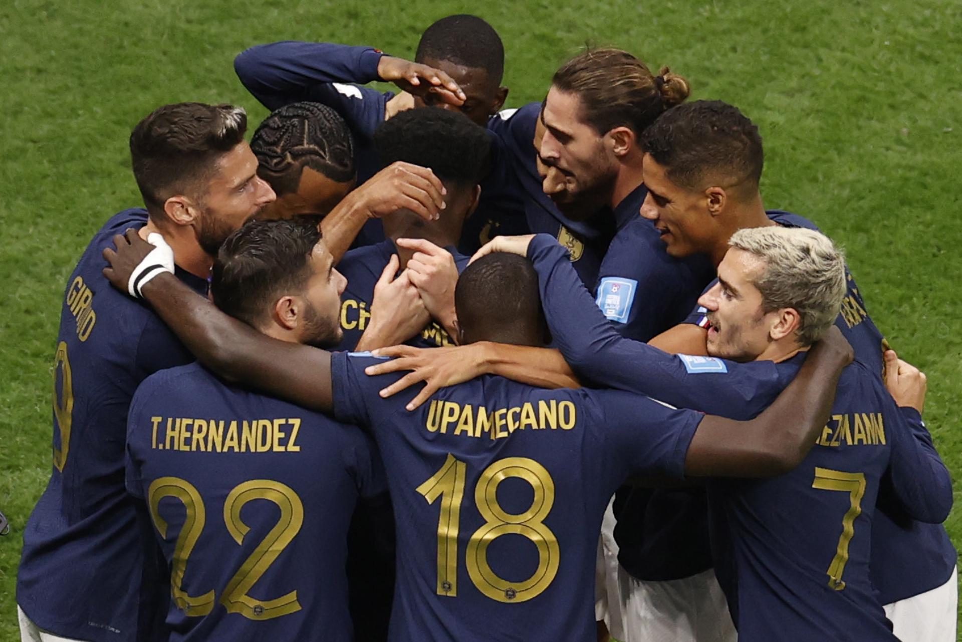 Jugadores de Francia festejan uno de los goles de la victoria sobre Inglaterra en el Mundial de Qatar. Foto: Agencia EFE