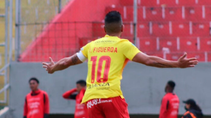 Víctor Figueroa, jugador extranjero y capitán de Aucas celebra un gol. Foto: Instagram Aucas