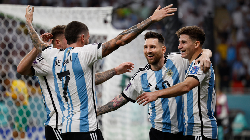 Lionel Messi anotó el primer gol del encuentro y superó a Maradona como goleador con Argentina en los Mundiales. Foto: EFE
