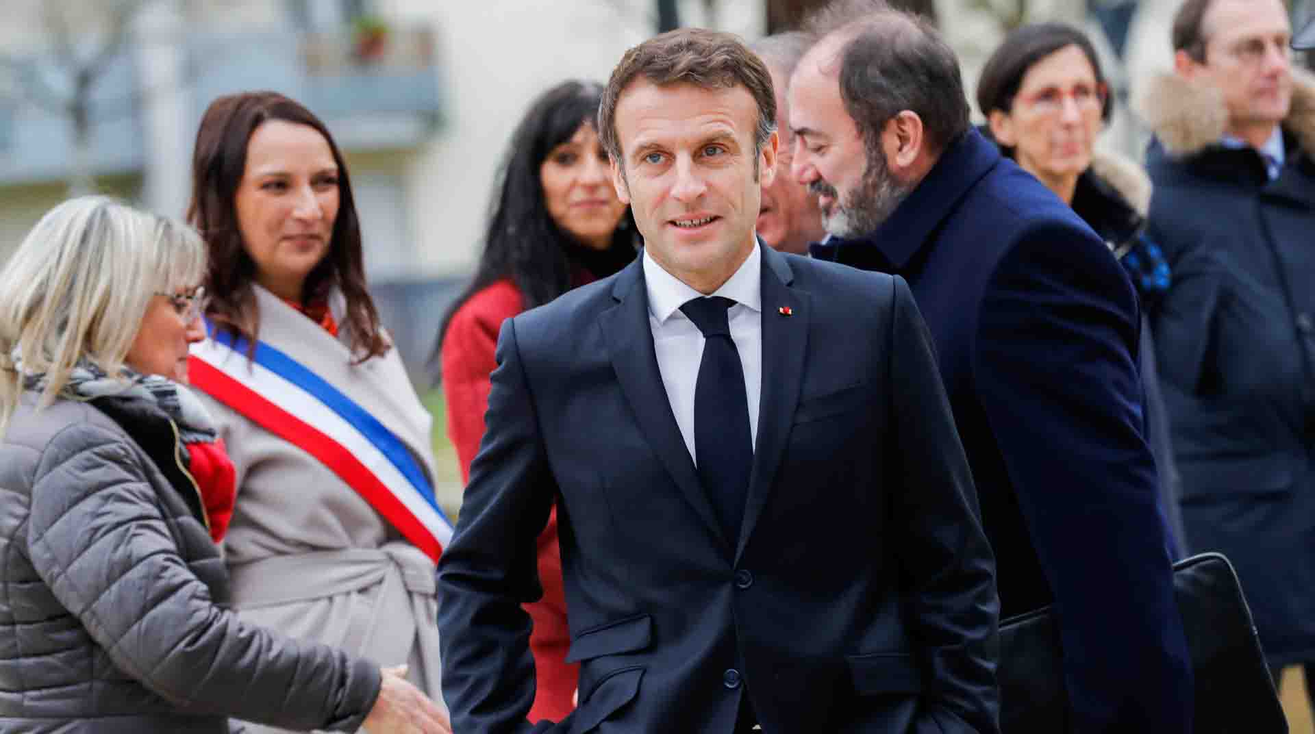El presidente francés, Emmanuel Macron, anunció de la entrega gratuita de preservativos a los jóvenes de entre 18 y 25 años. Foto: EFE