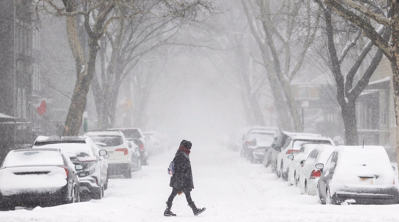 Nueva York entró en estado de emergencia por las bajas temperaturas de la tormenta helada. Foto: Twitter @Edward_Caballon