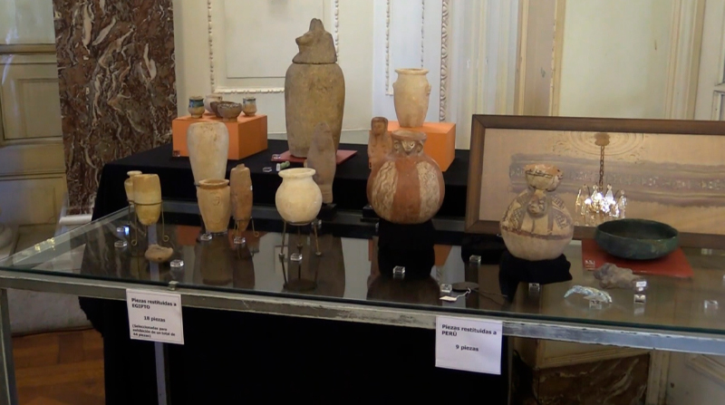 28 piezas fueron restituidas a Egipto, dos Ecuador y nueve a Perú. Foto: EFE
