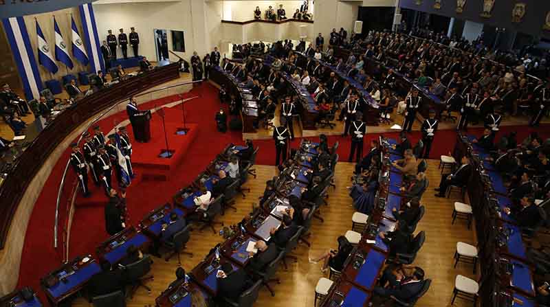 La Asamblea Legislativa de El Salvador, de amplia mayoría oficialista, aprobó la novena prórroga por 30 días más de un régimen de excepción. Foto: EFE