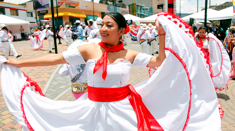 Varias agrupaciones de danza han presentado sus coreografías en eventos culturales por las fiestas de Quito. Foto: Patricio Terán / EL COMERCIO