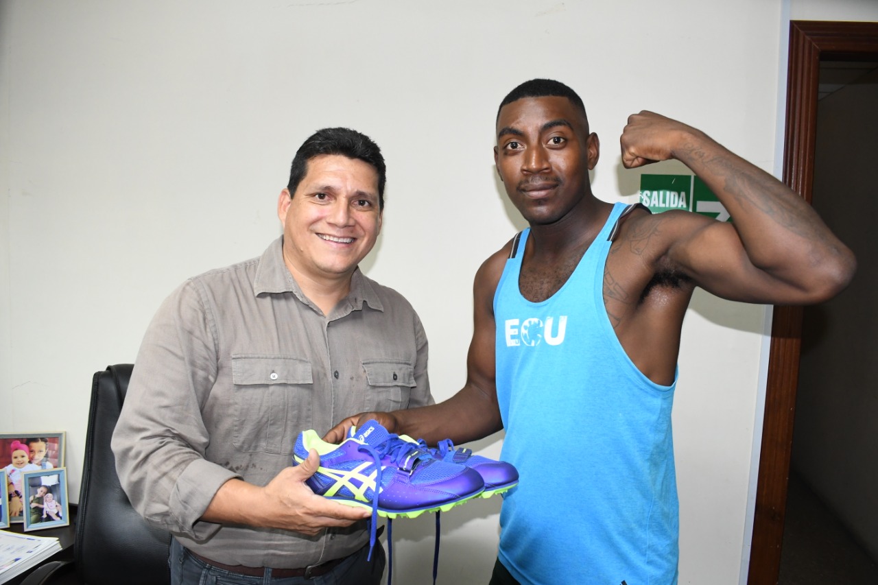 El atleta Jessie Corozo, a la derecha, fue asesinado en Machala. Foto: FedeOro