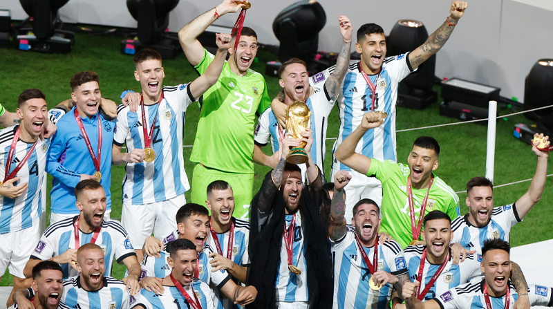 Argentina se consagró campeón del mundo tras imponerse a Francia en la tanda de penales. Foto: EFE