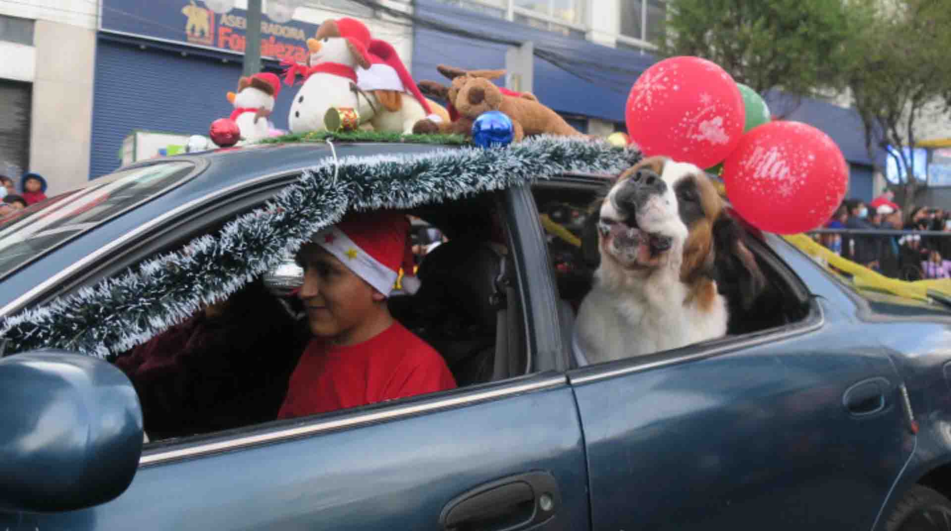 El desfile navideño vuelve a La Paz con un mensaje de paz luego de tres años. Foto: EFE