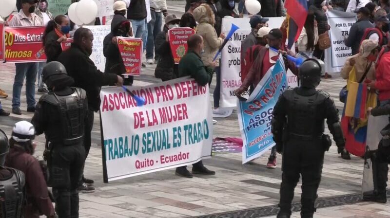 Las trabajadoras sexuales de Ecuador celebraron un I Congreso contra la violencia a ese sector que busca crear herramientas que permitan el reconocimiento de sus derechos laborales y poner fin a una historia de discriminación. Foto: EFE.