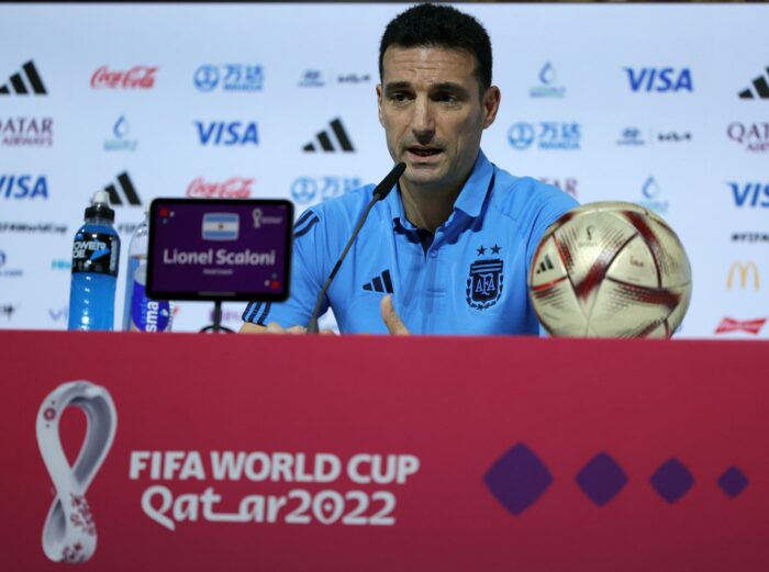 Lionel Scaloni en una rueda de prensa previa a la final del Mundial de Qatar. Foto: Agencia EFE