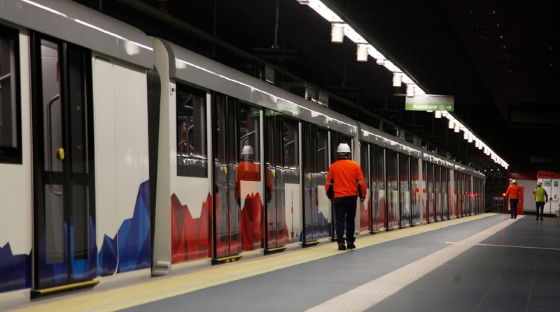 Para el funcionamiento del Metro de Quito habrá 15 estaciones y se abrirán al público en grupos de tres, durante la etapa de socia­lización. Foto: Archivo / EL COMERCIO