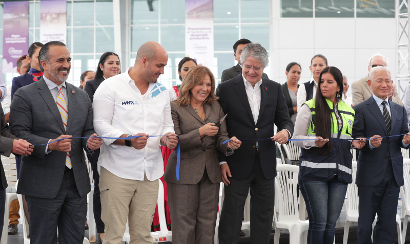 El Gobierno Nacional entregó el aeropuerto Eloy Alfaro de Manta. Foto: Cortesía