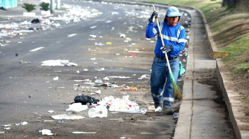 Los servicios de barrido de calles y recolección de basura se retomarán desde las 03:00 del 1 de enero de 2023. Foto: Cortesía Emaseo EP.