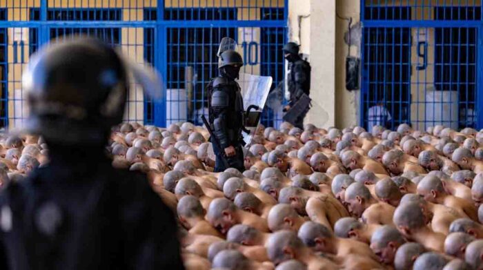 Al menos 14 policías y soldados habrían sido detenidos por las autoridades de El Salvador como sospechosos de cometer abusos durante el estado de excepción decretado en el país hace diez meses. Foto: Europa Press