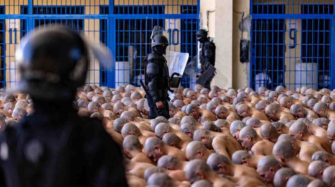 Al menos 14 policías y soldados habrían sido detenidos por las autoridades de El Salvador como sospechosos de cometer abusos durante el estado de excepción decretado en el país hace diez meses. Foto: Europa Press