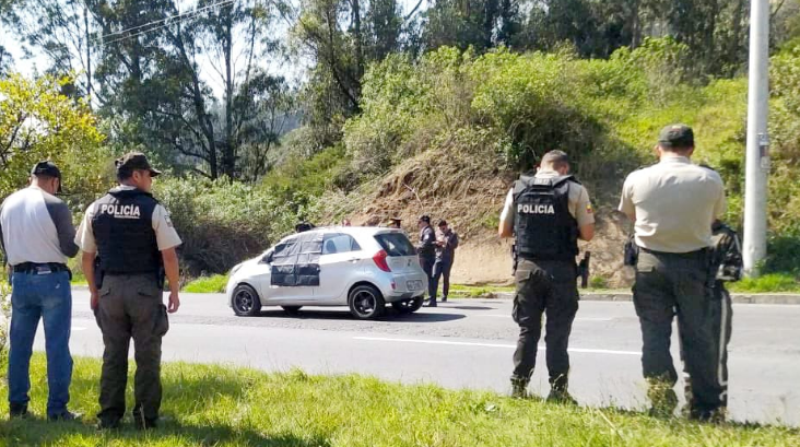 La víctima fue asesinada mientras conducía por el sector de Gualo. Foto: Twitter Policía Ecuador