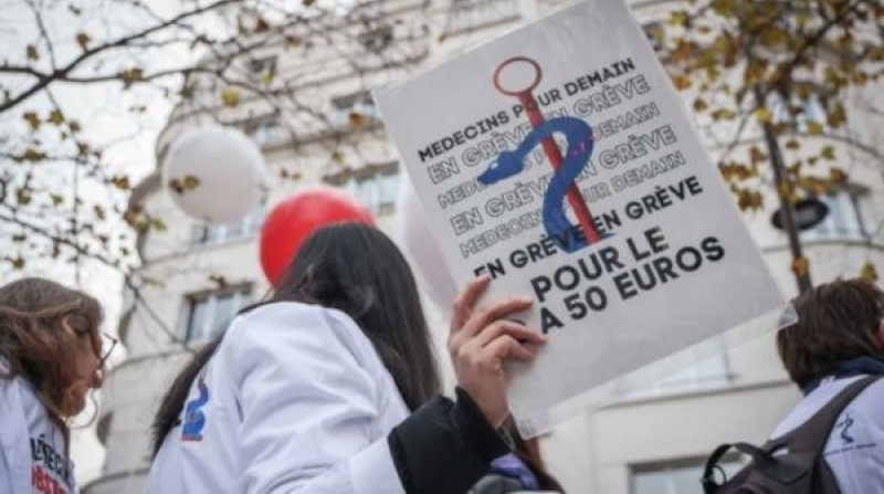 Médicos protestan en las principales ciudades de Francia. Foto: Twitter.