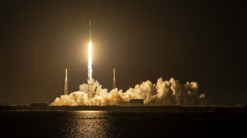 Space X lanzó 54 satélites en un cohete Falcon 9. Foto: Twitter Space X.