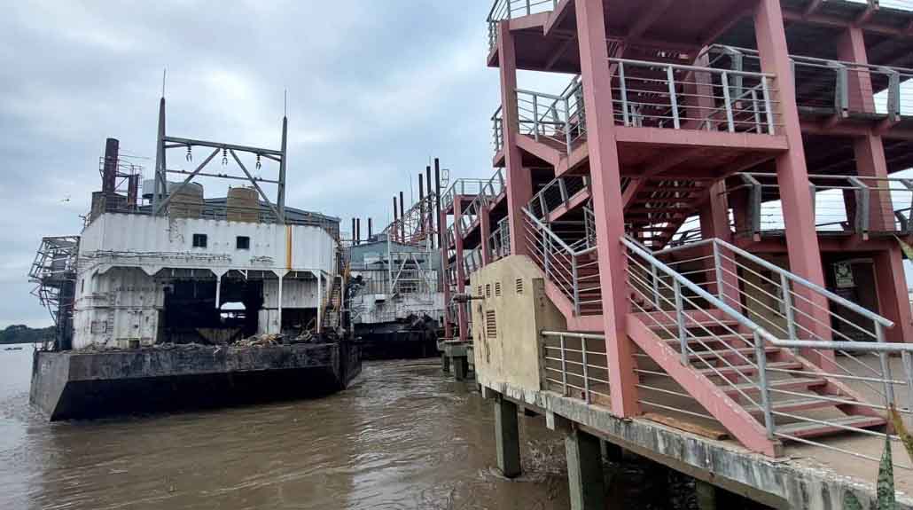 La Fiscalía abrió una investigación sobre la colisión de tres embarcaciones contra el puente que une Durán y la isla Santay.