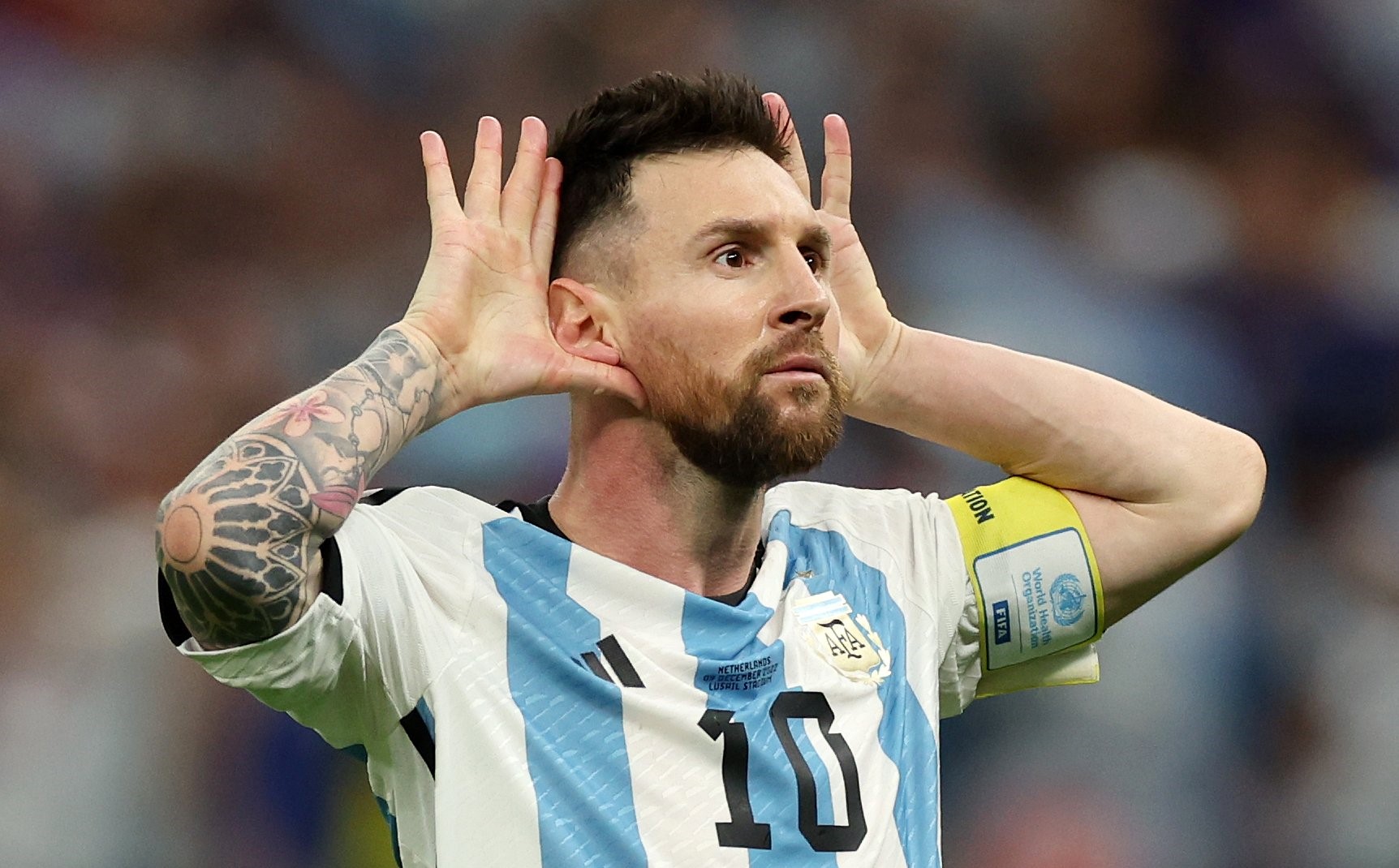 Lionel Messi celebra su gol ante Países Bajos con el 'Topo Gigio' que realizaba Juan Román Riquelme y Ángel Di María. Foto: Twitter Copa Mundial de la FIFA.