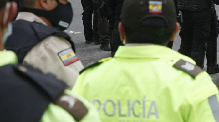 Imagen referencial. Agentes de la Policía durante operativos de control. Foto: Archivo/ EL COMERCIO