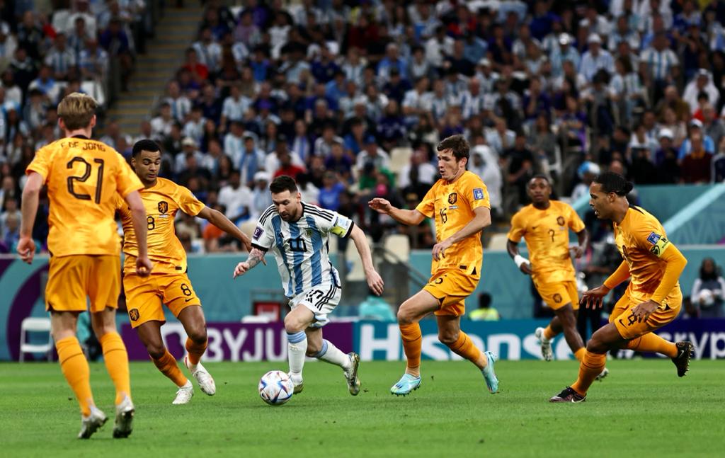 Lionel Messi enfrentando a Países Bajos en los cuartos de final del Mundial Qatar 2022. Foto: Diego Pallero/El Comercio.