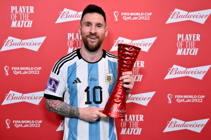 Lionel Messi con el premio de jugador del partido ante Croacia. Foto: Twitter @Argentina