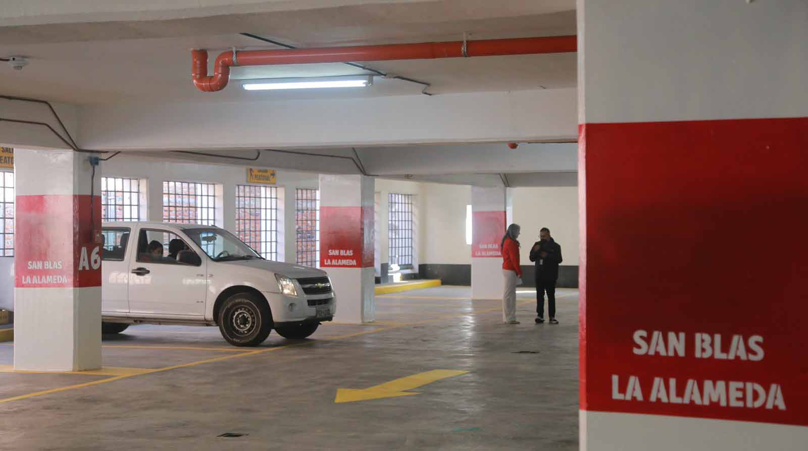 Para los usuarios del Metro de Quito existirán estacionamientos con tarifas preferenciales. Foto: Julio Estrella / EL COMERCIO