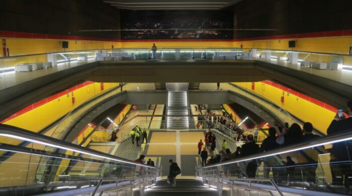 Las personas pueden conocer las paradas del nuevo Metro. Foto: Julio Estrella / EL COMERCIO.