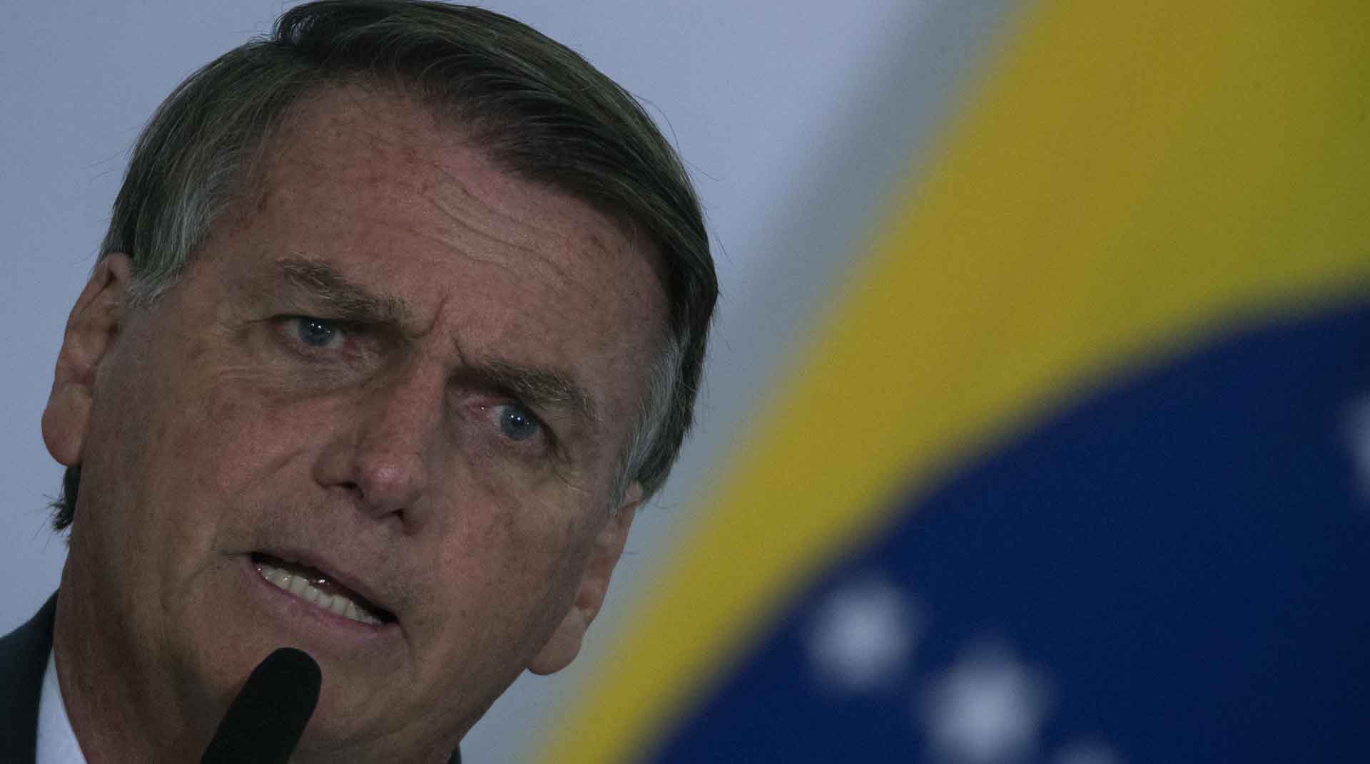 El presidente brasileño, Jair Bolsonaro, quien será sustituido el domingo en el poder por Luiz Inácio Lula da Silva, rompió este viernes 30 de diciembre su silencio. Foto: EFE