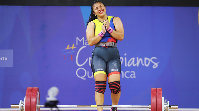 Bella Paredes se quedó con el bronce en el arranque gracias a sus 108 Kg. Foto: Twitter @ECUADORolimpico