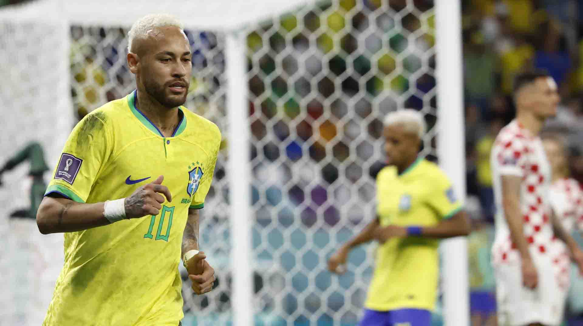 Neymar Jr. no alcanzó a cobrar su tiro penal ante Croacia. Foto: EFE